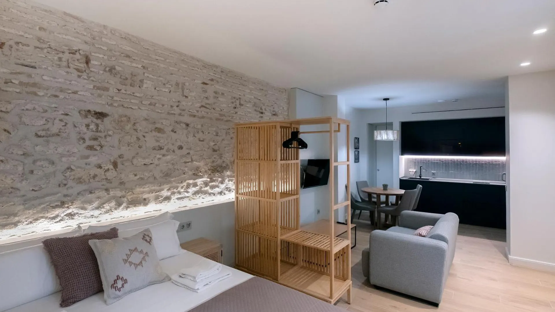 Villar Suites By Cadiz4Rentals 0*,