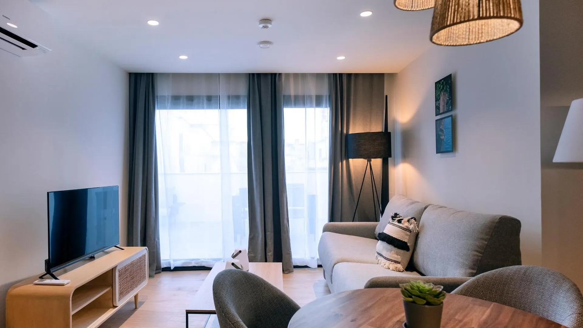 Villar Suites By Cadiz4Rentals 0*,