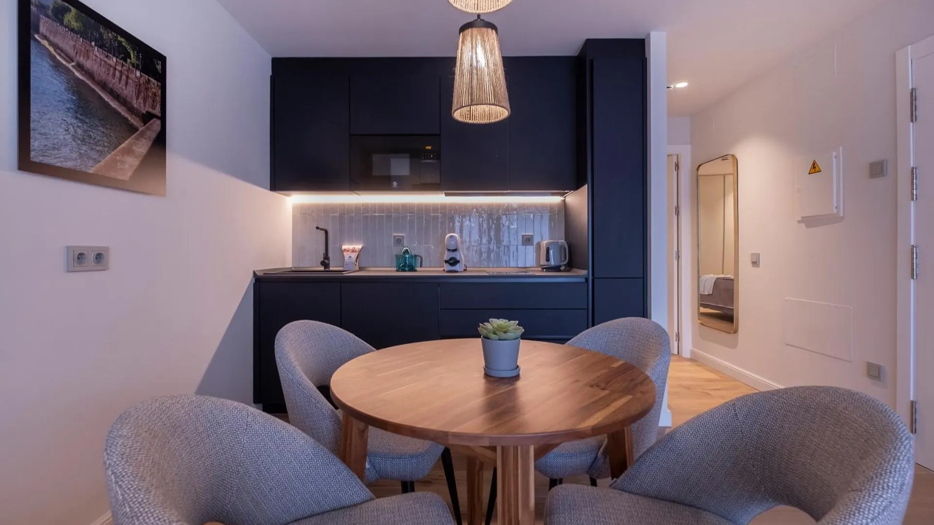 Villar Suites By Cadiz4Rentals