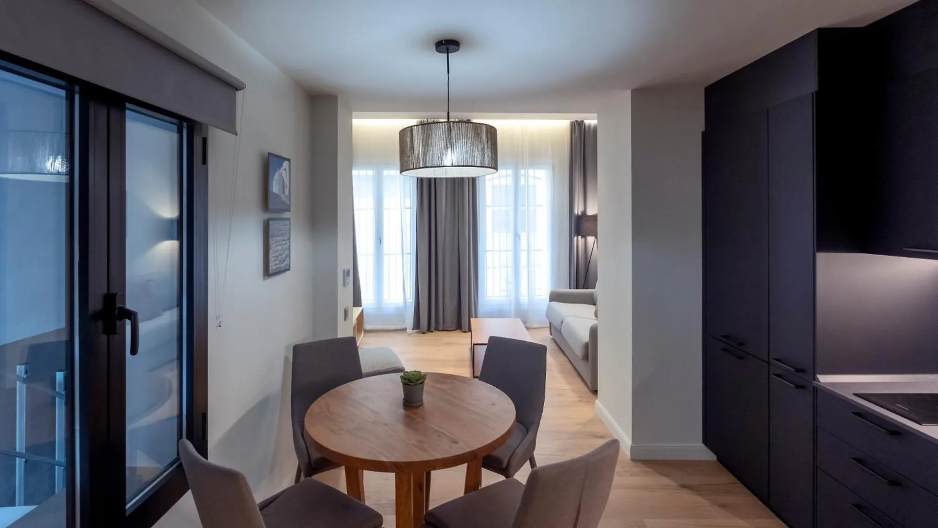 Villar Suites By Cadiz4Rentals