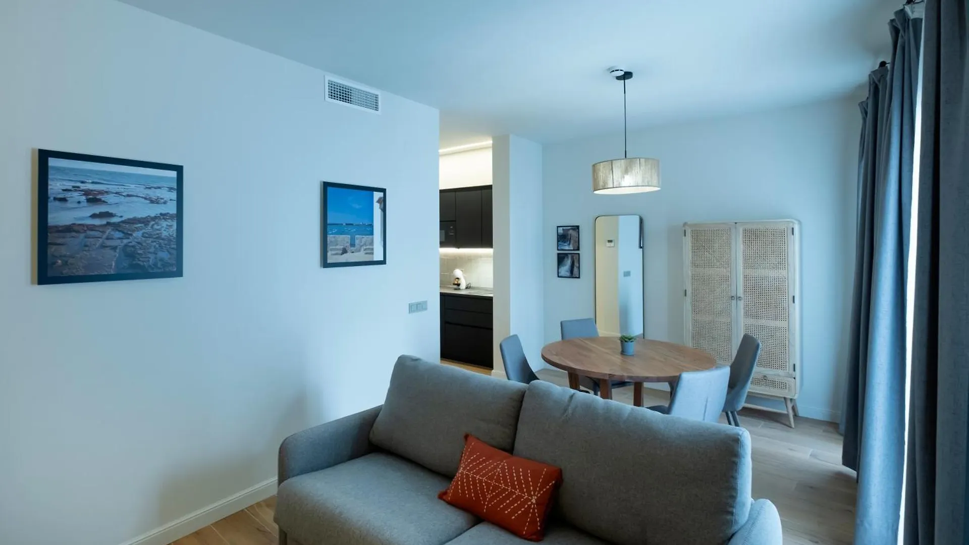 Villar Suites By Cadiz4Rentals